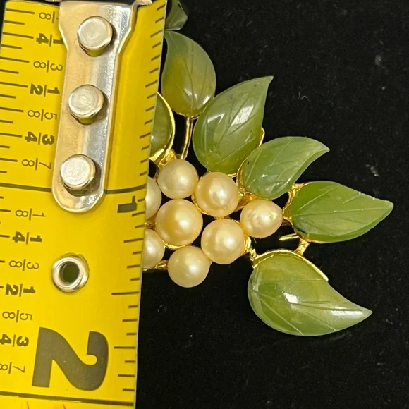Swoboda Vintage Brooch/Pin, Bouquet of Jade Leaves & pearls.EXCELLENT CONDITION! - Picture 7 of 7